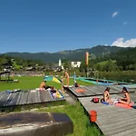 Hébergement de vacances Mansion In Near Lift *